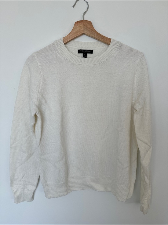 Banana Republic Sweaters - Banana Republic Cream Crewneck Sweater